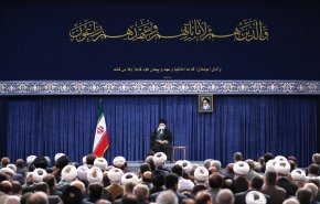 رهبر انقلاب : برای عملی شدن شعار امسال باید دستگاه‌ها و بخش‌های کشور اولویت آن را بپذیرند/ اقتصاد و معیشت مردم اولین مسئله‌ی کشور است / کشف حجاب حرام شرعی و سیاسی است