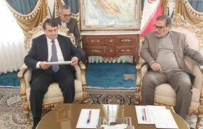 شمخانی: پایان دادن به سلطه دلار در مبادلات اقتصادی و تجاری شتاب گرفته است
