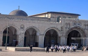 عشرات المستوطنين يقتحمون المسجد الأقصى