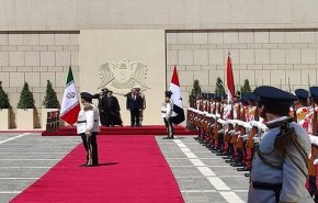 بشار اسد از رئیس جمهوری اسلامی ایران در کاخ دمشق رسما استقبال کرد