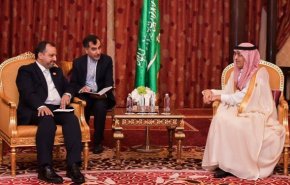 باحثا معه التعاون الجمركي والاستثماري .. وزير الاقتصاد الايراني يلتقي نظيره السعودي