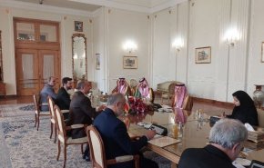 وزیر خارجه عربستان وارد تهران شد/ استقبال امیرعبداللهیان از بن فرحان/  آغاز اولین دور مذاکرات وزرای خارجه ایران و عربستان در تهران+ویدیو