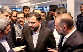 رونمایی از ربات خودرو خودران همزمان با حضور وزیر ارتباطات در نمایشگاه الکامپ