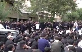 تجمع مقابل سفارت سوئد به تحصن تبدیل شد+ ویدئو