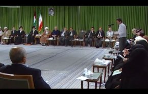 مشاركة الشاعر كمال سحيم في أمسية شعر القدس بحضور الإمام الخامنئي