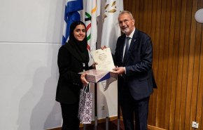 الرياضية الإيرانية هليا أصغري تشارك في اجتماع اللجنة الأولمبية الدولية