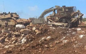 جرافات للاحتلال بحماية 3 دبابات ميركافا تبدأ تجريفا قرب حدود لبنان