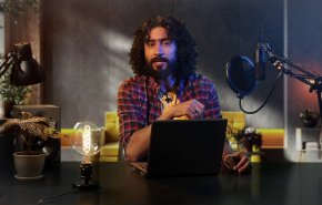 كيف يتم تسيير وسائل الإعلام واستخدامها في الحرب الهجينة؟
