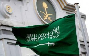 بالصور/لاعب أوروبي في السعودية يشهر إسلامه
