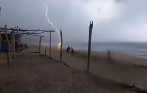 صاعقة تقتل شخصين في المكسيك + فيديو