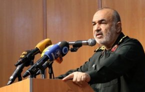 سرلشکر سلامی: می‌توانیم شناور درحال حرکت را با پهپاد بزنیم