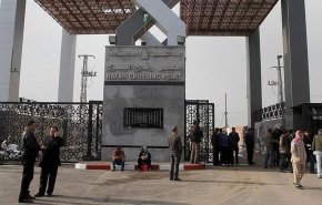 فیلمی از لحظه بمباران گذرگاه رفح توسط اشغالگران صهیونیست