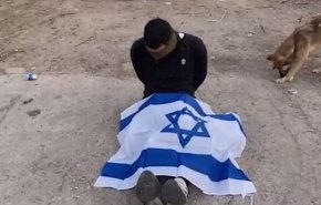 اقدام غیرانسانی اشغالگران؛ هتک حرمت به اسرا و فیلم‌گرفتن از آن