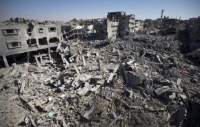 بالصورة: مصير مؤلم.. طفل جريح لا يعلم مصير أهله