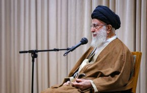 تصاویری از حضور رهبر انقلاب در کنار پهپاد غزه و فتاح