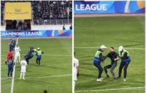 مشجع  يجلب حراس الأمن داخل الملعب بسبب 'بنزيما'!
