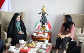 مساعدة الرئيس الإيراني تدعو لتوسيع العلاقات مع إندونيسيا في مجال المرأة