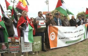 تجدد الوقفة الاحتجاجية الدورية أمام السفارة الأميركية بتونس + فيديو