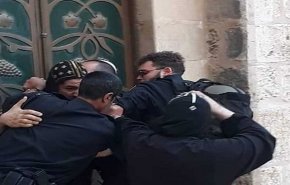مستوطنون يعتدون على 'قس' بالقدس وخارجية فلسطين تدين +فيديو