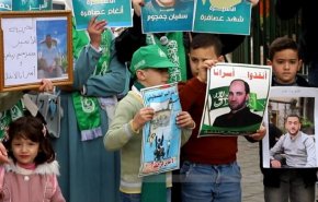 گزارش العالم از تجمع اعتراضی در حمایت از اسرای فلسطینی در زندان‌های رژیم اشغالگر + ویدئو 