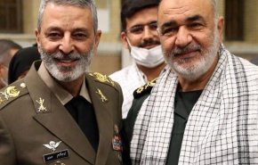 فرمانده کل ارتش: سپاه به همراه ارتش سد محکمی در برابر دشمنان هستند
