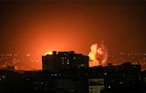 طائرات ومدفعية الاحتلال تستهدف منازل الفلسطينيين ومزارعهم