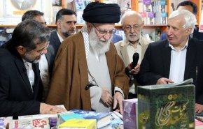 رهبر انقلاب از نمایشگاه کتاب تهران بازدید کردند