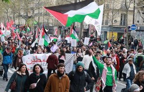 الشرطة الفرنسية تفرق بالقوة مظاهرة 10 آلاف شخص ينددون بمجزرة رفح