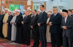 بالصورة.. الرئيس السوري يؤدي صلاة عيد الأضحى المبارك بدمشق