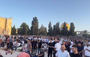 40 هزار نمازگزار با وجود محدودیت‌های اشغالگران نماز عید قربان را در الاقصی اقامه کردند+ ویدیو