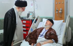 عیادت رهبر معظم انقلاب اسلامی از حضرت آیت‌الله مکارم شیرازی