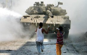 تانک اسرائیلی زن فلسطینی را در مقابل چشمان پسرش زیر گرفت!