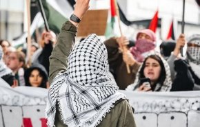 اخراج دانشجو از امارات به خاطر سر دادن 