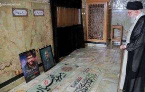 حضور رهبر انقلاب بر مزار شهیدان امیرعبداللهیان، موسوی، جلادتی و زمانی‌نیا