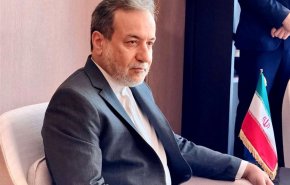 فیلم/ تذکر هوشمندانه عراقچی به مترجم در نشست خبری در کویت
