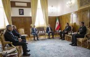 دیدار عراقچی با فرمانده نیروی دریایی ارتش
