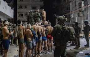 انتشار تصاویری از لباس های اسرای فلسطینی که نظامیان صهیونیست آنها را برهنه کردند