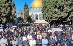 80 ألف مصل يؤدون الجمعة الثالثة من شهر رمضان بالأقصى