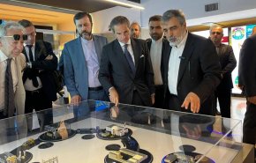 گروسی از نمایشگاه «دستاوردهای صنعت هسته‌ای» بازدید کرد