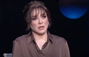 نقابة الفنانين السوريين تشطب سلاف فواخرجي بسبب بشار الاسد!!
