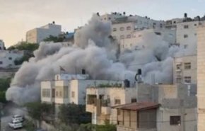 الاحتلال يفجر منزل الشهيد المقدسي ’محمد شهاب’ ويواصل احتجاز جثمانه