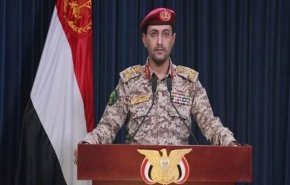 یحیی سریع: یمن با موشک بالستیک و پهپاد ناوهواپیمابر آمریکا را هدف قرار داد