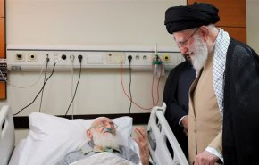 عیادت رهبر معظم انقلاب  از آیت‌الله نوری‌همدانی