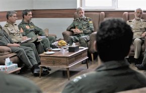 فرمانده کل ارتش: اجازه نخواهیم داد یک وجب از خاک ایران از آن جدا شود
