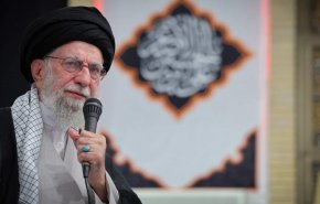 مراسل يروي تفاصيل تواجده بمراسم أربعين شهداء الحرب بحضور قائد الثورة