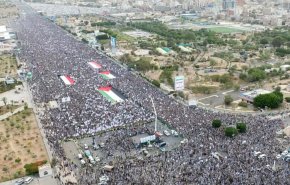 تظاهرات گسترده در یمن با شعار «ما در کنار غزه ایستاده‌ایم» + ویدئو
