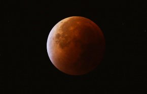 مواعيد خسوف القمر المرتقب في الدول العربية
