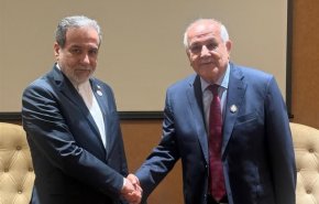 دیدار رئیس هیات نمایندگی فلسطین در اجلاس جنبش تعهد با عراقچی
