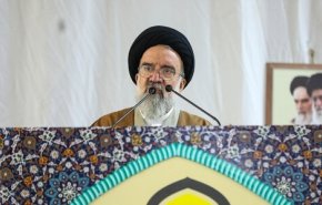 خطیب جمعه تهران: مذاکره با آمریکا ساده‌لوحی سیاسی است