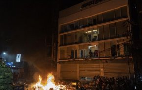 ادامه اعتراضات به قتل فعال سیاسی در بنگلادش/چندین ساختمان به آتش کشیده شد